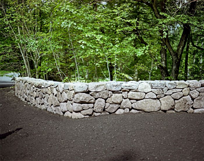 Naturstein im wohnzimmer an der wand